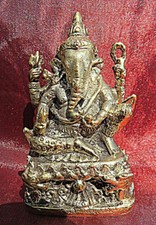 Sehr alter sitzender Ganesha mit 4 Armen&königlichem Lotushut.Bronze.