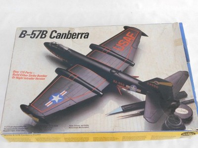 1/72 Testors Italeri USAF Martin B-57B Canberra Plastic Model Kit Complete 698