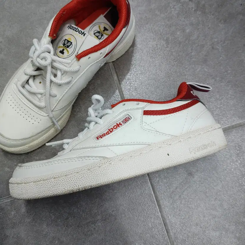 Reebok White Sneakers, Size 235, Slightly Used, Good Condition thumbnail 2