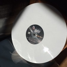 DIGITALISM - IDEALISTIC - Haushaltshilfe 001 ...