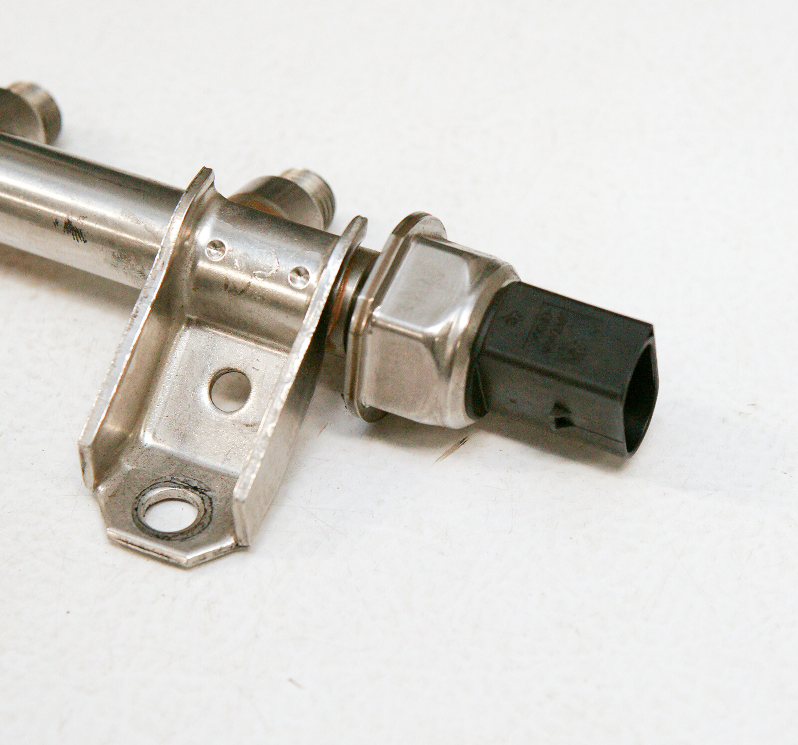 BMW Fuel Rail with Fuel Pressure Sensor N54 Engine, P/N 13537575480 eBay