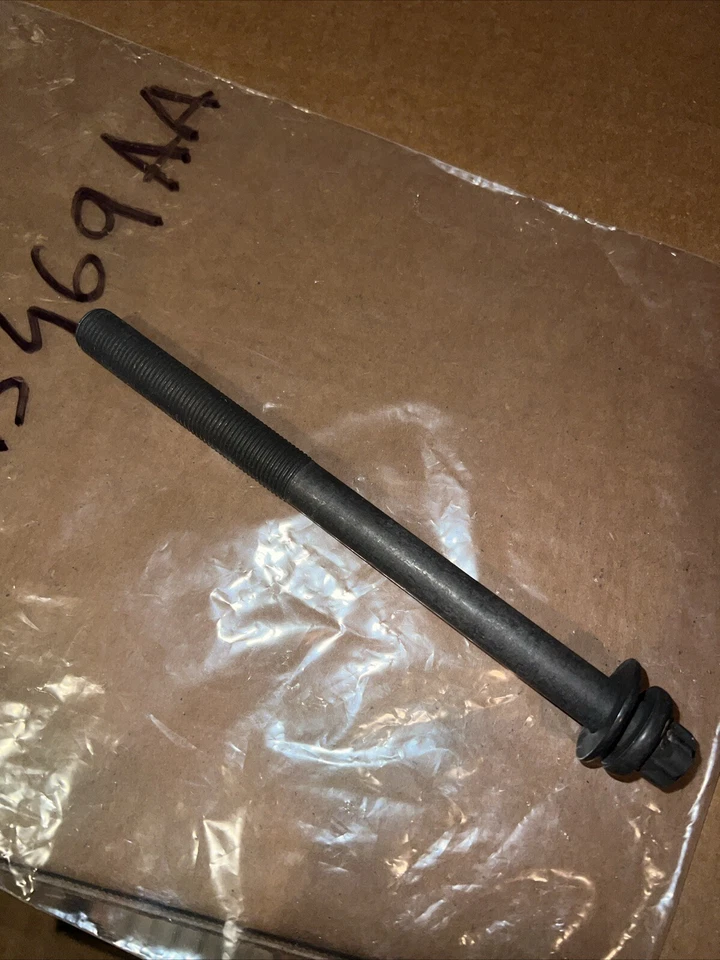 14-17 PROMASTER 1500 2500 3500 PERNO Y ARANDELA M15X1.50x193.00 MOPAR 68095469AA Foto 4 de 4