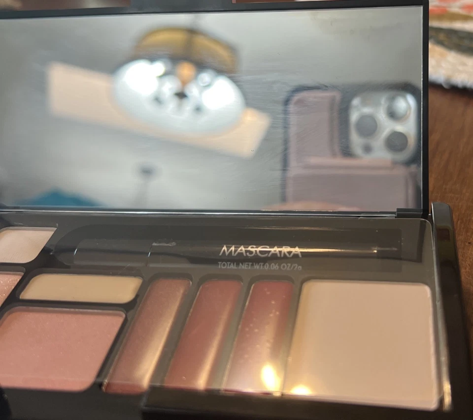 ME Makeover Essentials Personalized Custom Compact - Shadow, Gloss, Blush - Image 3 of 4