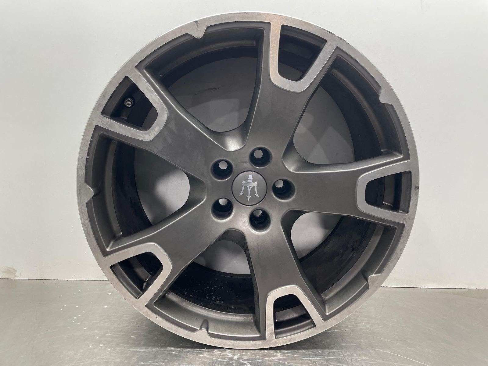 2017 Maserati Levante Wheel Rim 20''x9'' Alloy 5 Spoke *SCUFFED* OEM 670044701