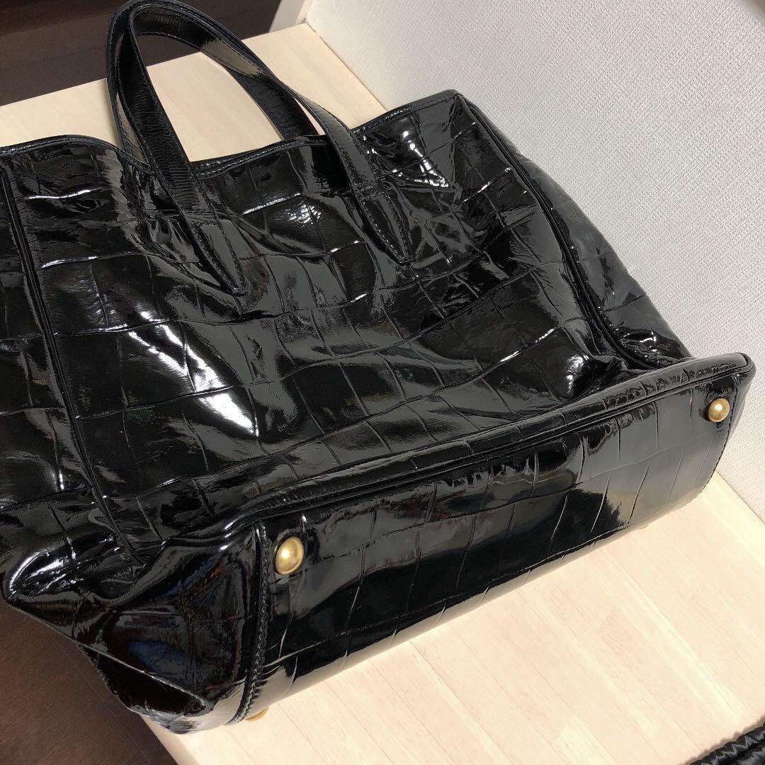 Borsa tote Yves Saint Laurent Y mail nera oro in pelle verniciata con scatola portaoggetti