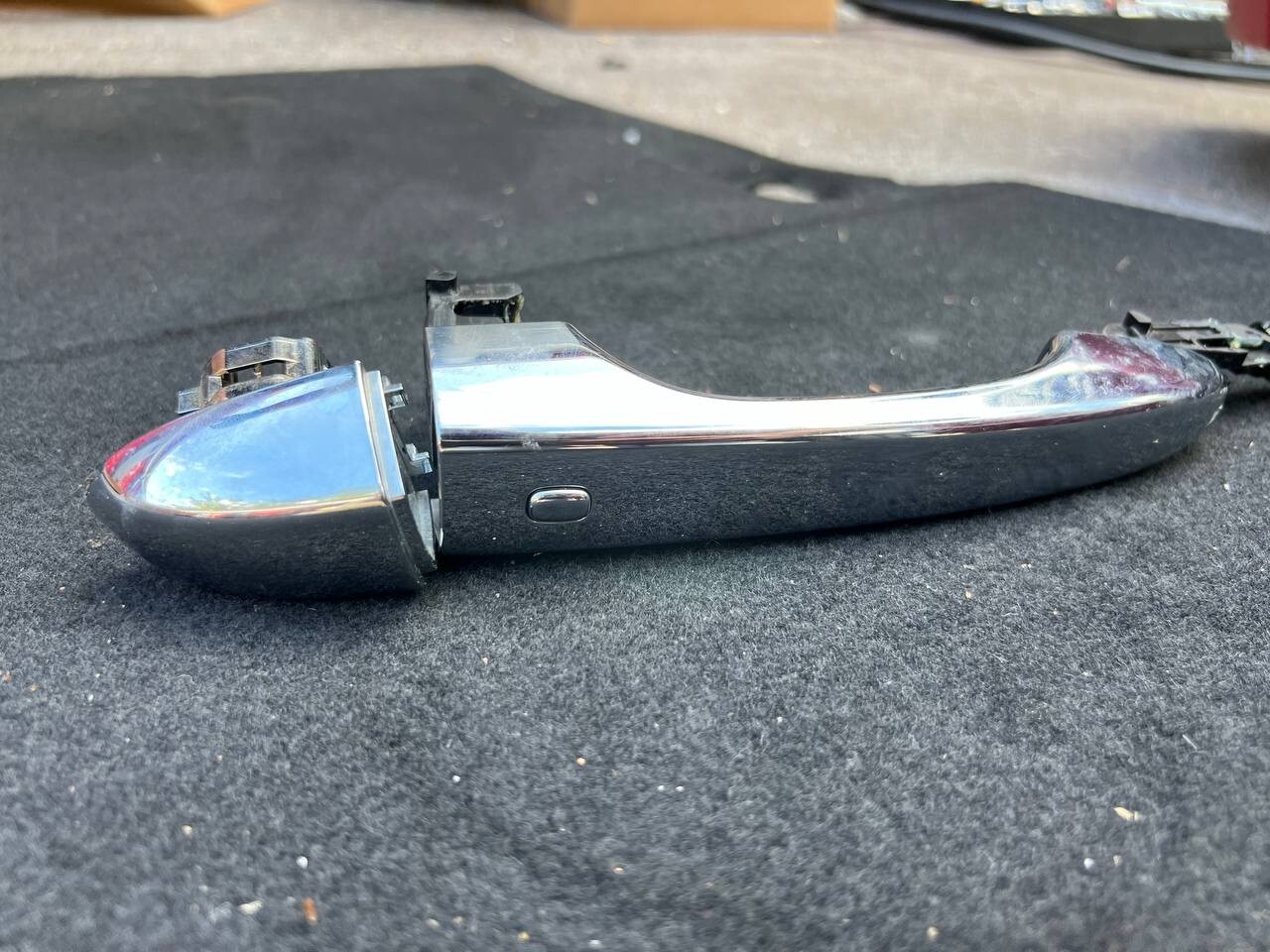 Maserati Ghibli OEM Front Right Door Handle with Keyless Entry