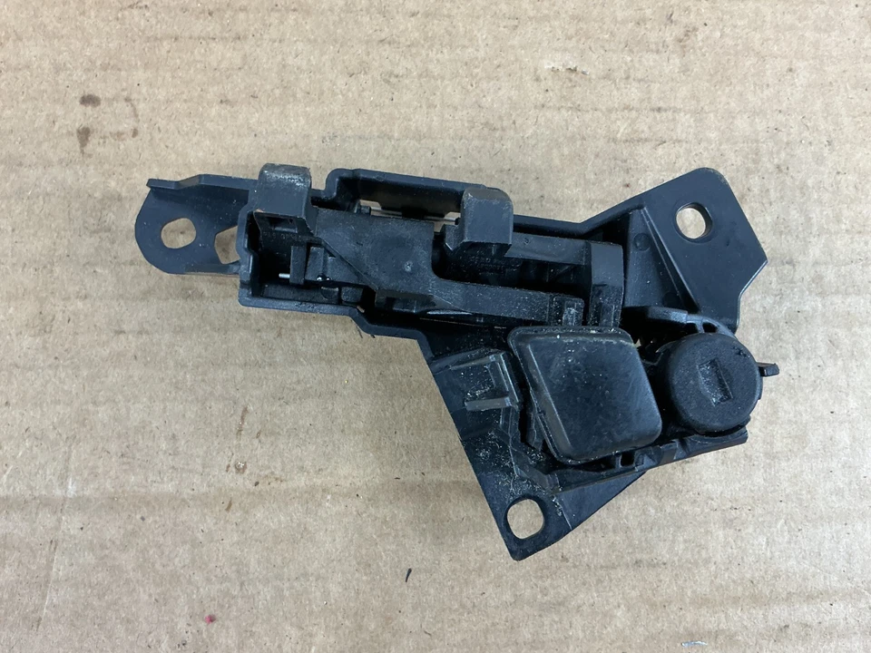 2011 - 2016 BMW 535i F10 xDrive trava de caixa de luvas frontal 1600086 fabricante de equipamento original - Imagem 3 de 4