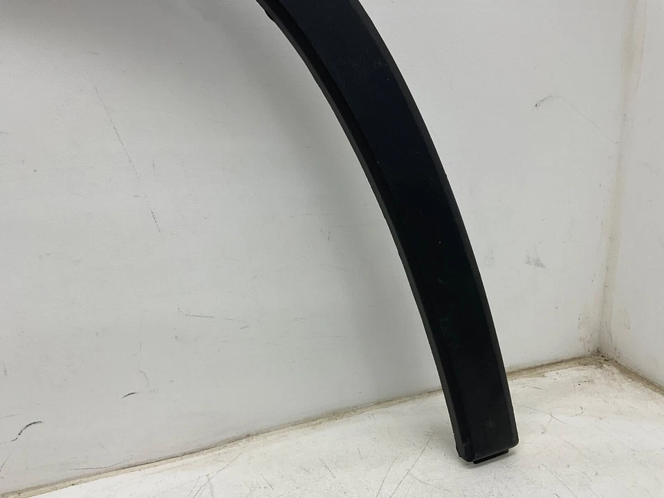 2018 2019 - 2023 Chevrolet Traverse Front Right Side Wheel Opening Molding OEM Foto 2 de 4