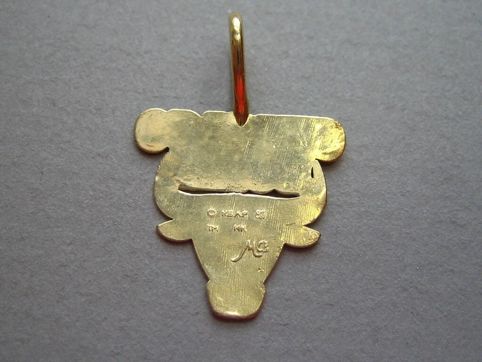 COLGANTE MICHAEL ANTHONY TOROS CHICAGO ORO AMARILLO 14 KT Foto 2 de 4