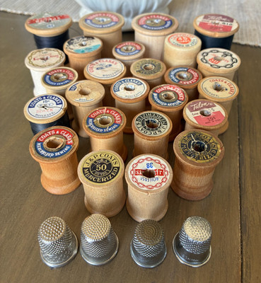 Lot of 25 Vintage Thread & Bare Spools & Metal Thimbles