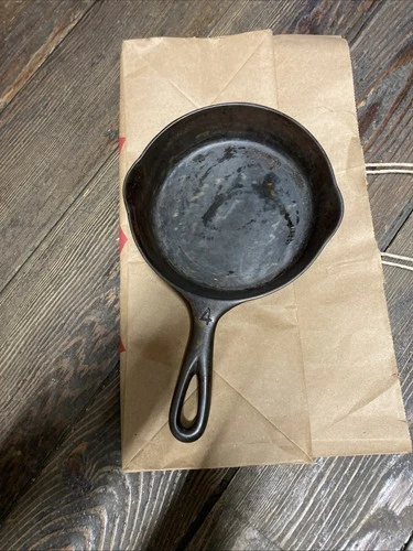Cast Iron #4 Wagner Ware Sidney -0- 1054 B Skillet