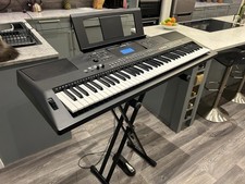 EW410 Yamaha Keyboard (full size), Sturdy double X stand and padded case
