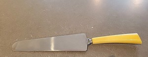Vintage Burns Mfg. Butterscotch Bakelite Cake and Pie Knife with Serrated Edge