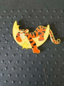 Disney Winnie the Pooh Moon Nap Mystery Pin - Tigger