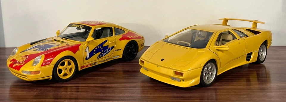 LOTE de 2 coches diecast Burago 1/18 Lamborghini Diablo 1990 y Porsche 911 Carrera 1993 Foto 2 de 4