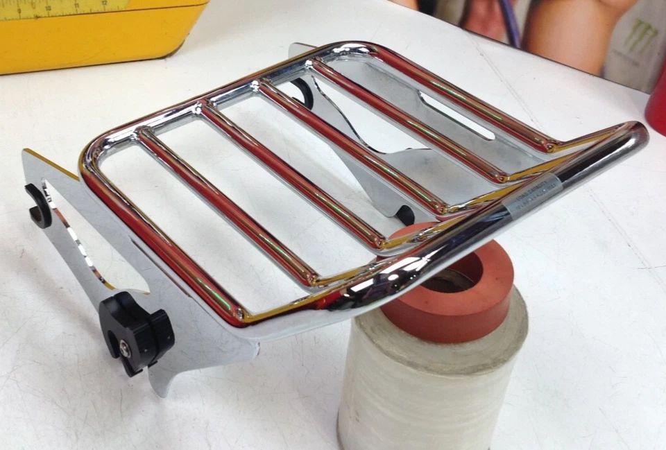 Bagageiro cromado destacável Harley Two Up Touring genuíno fabricante de equipamento original 09-25 - Imagem 4 de 4