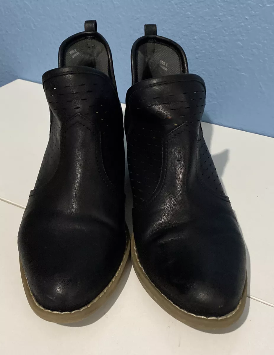 REPORT Davidson Black Ankle Laser Cut Booties Women s Size 9 eBay