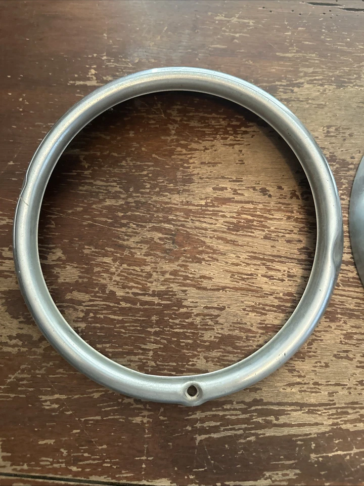 Juego de 2 molduras/anillos faros Volkswagen Beetle 1968-1972 OEM... Fabricante de equipos originales. U Foto 2 de 4