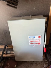 New In Box *Eaton DG224NRK Safety Switch 200A 240V 60Hz Fusible 3Wire