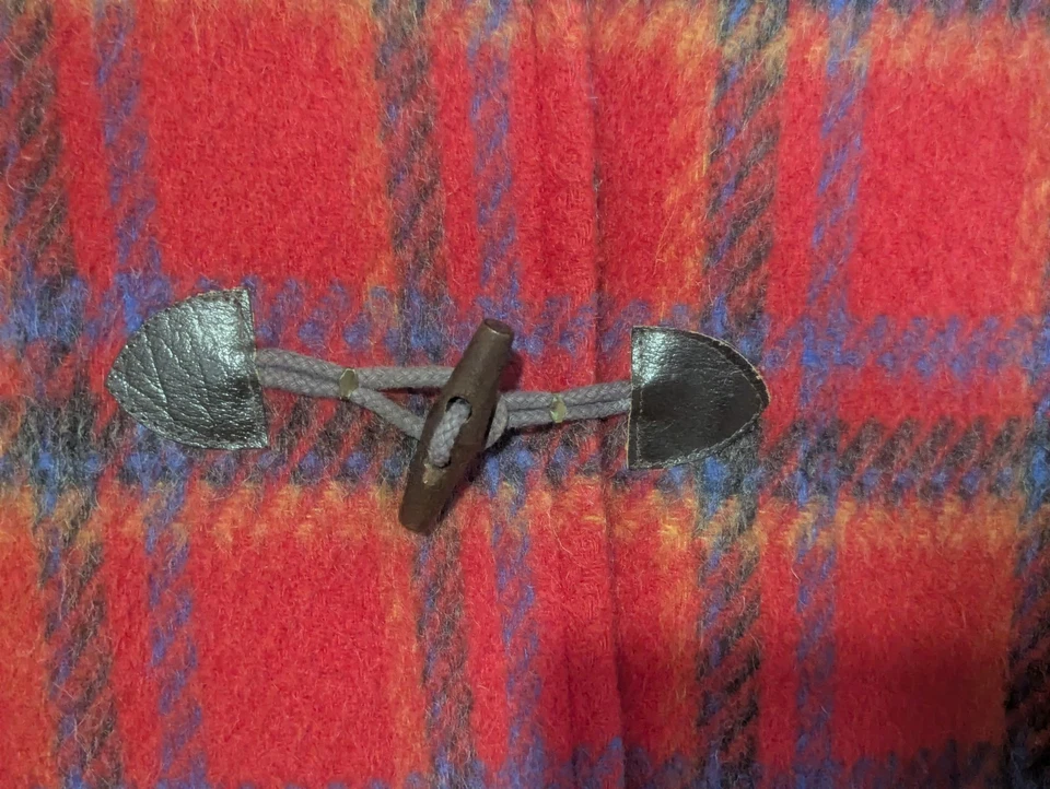 International Scene Women Red Plaid Coat Size 11/12 Wool Blend Toggle Buttons - Image 3 of 4