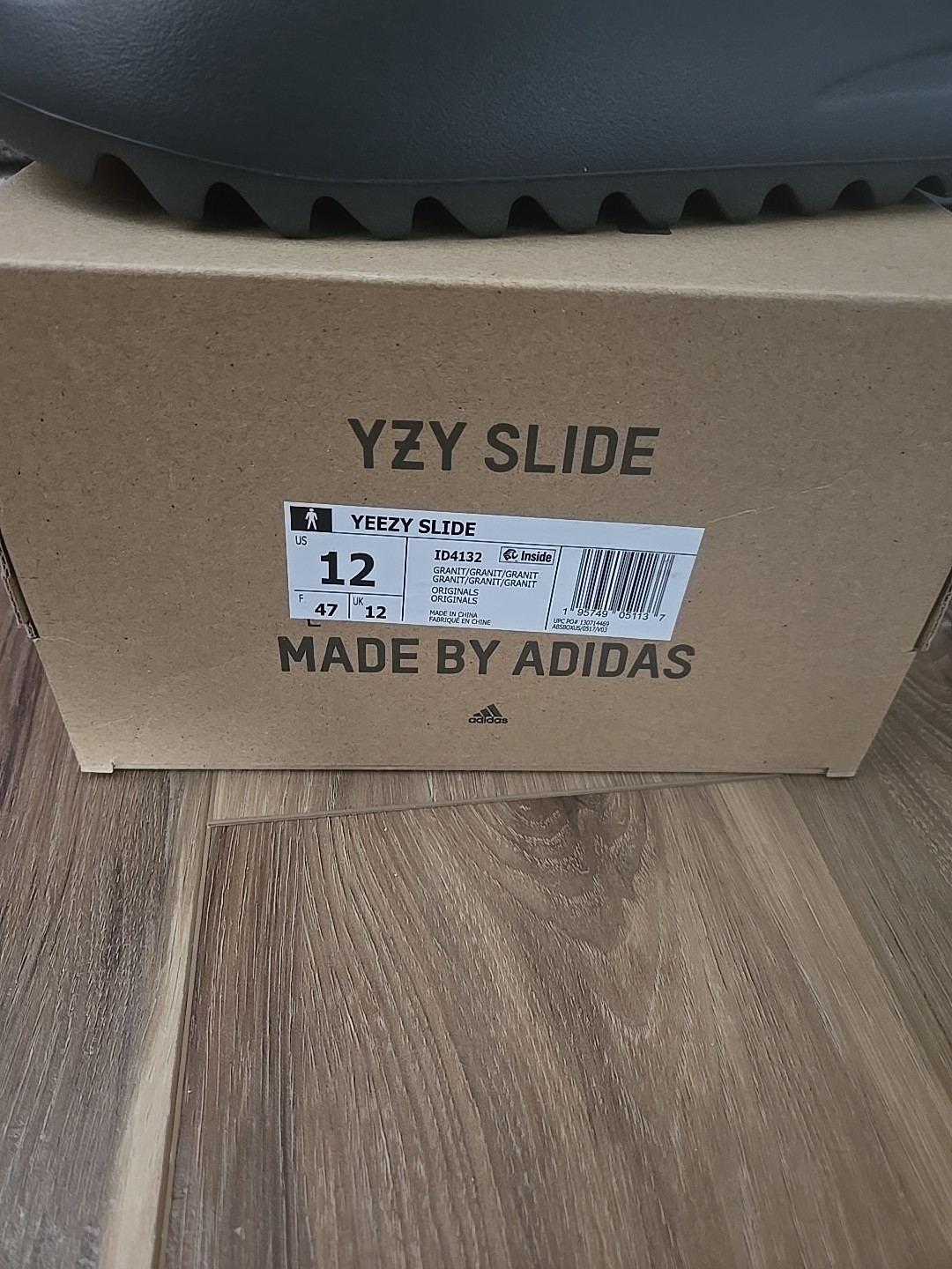 BRAND NEW Adidas Yeezy Slides Granite ID4132 Men's Size 12 Gray With Box thumbnail 4