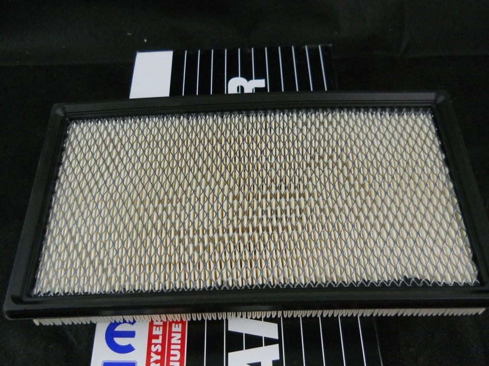 Filtro de aire motor Dodge Chrysler Eagle OE MOPAR 4573031 Foto 2 de 4