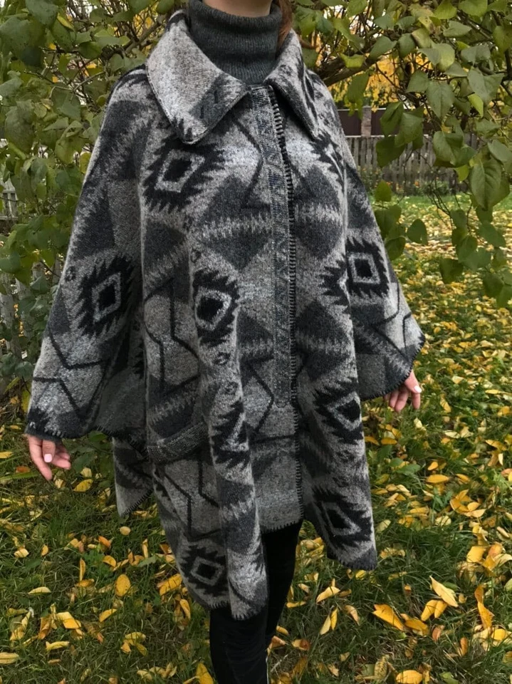Bazar Deluxe women's poncho coat wool blend gray made in Italy size 42 - Image 2 of 4
