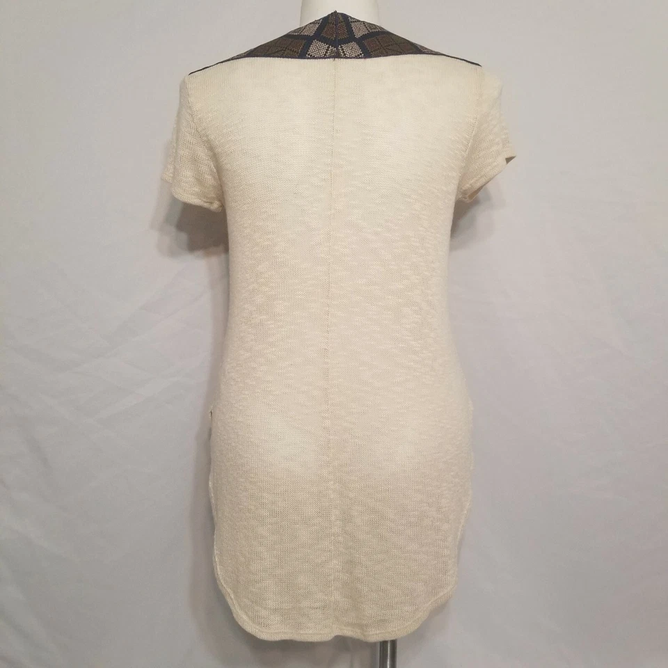 Blusa top tejida manga corta mediana Ecote para mujer beige túnica alta baja bordada Foto 4 de 4