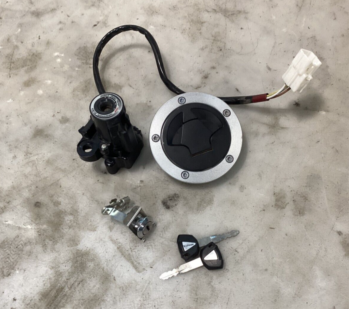 12-25 KAWASAKI NINJA ZX14 ZX14R Ignition Lock Set 2-Key Latch