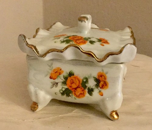Roses Trinket Box with Lid Porcelain UCGC Korea Gold Accents Pearl Finish - Picture 4 of 9