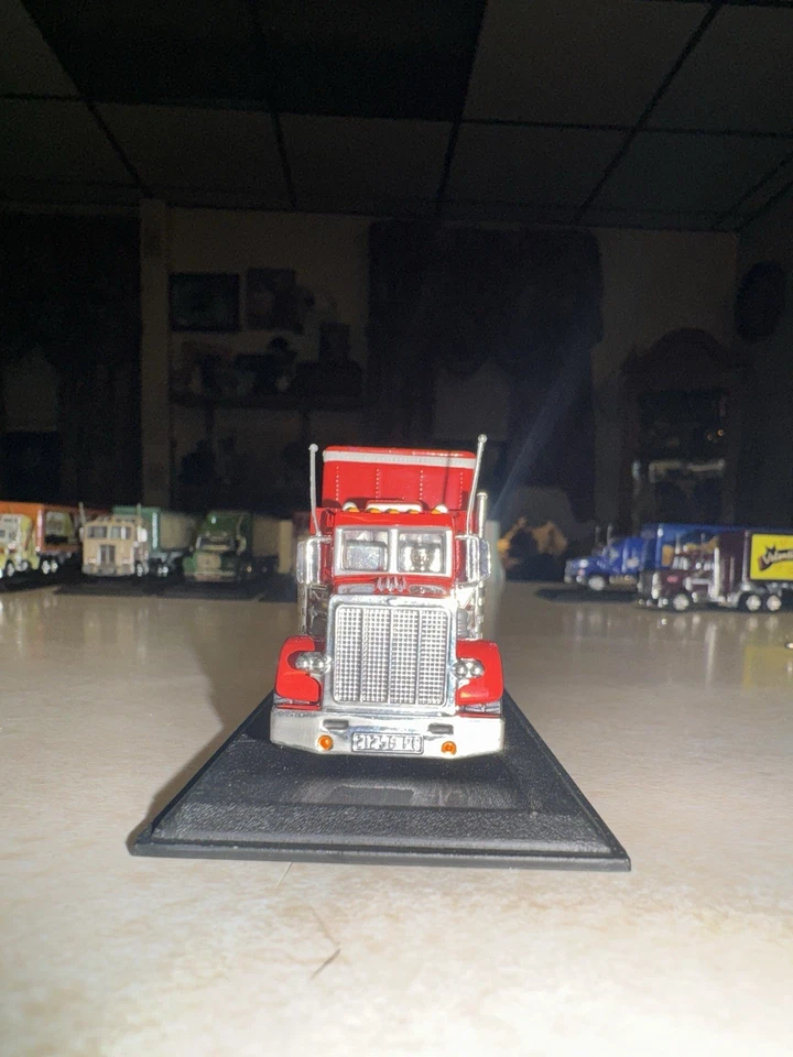 King Of Beers Die-cast Budweiser Matchbox Tractor-Trailer Truck 1:87 Peterbilt - Image 2 of 4