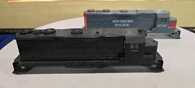 HO Scale Athearn Southern Pacific GP35 Diesel 6539 & 1 Black Undecorated, Shells