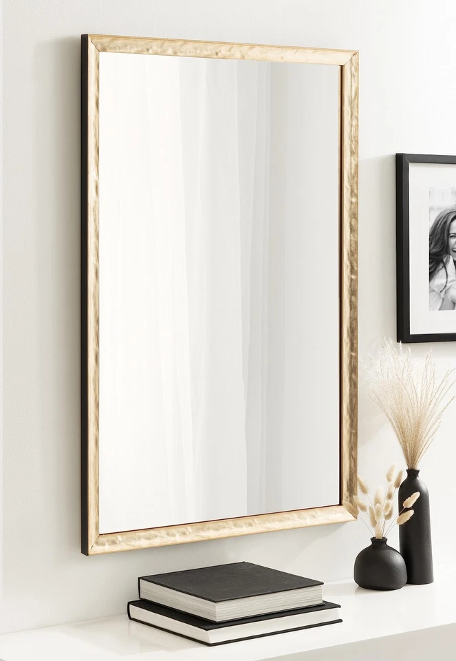 Espejo de pared rectangular de transición Illiona; 24 x 36; dorado; moderno glamour rectántico... Foto 3 de 4