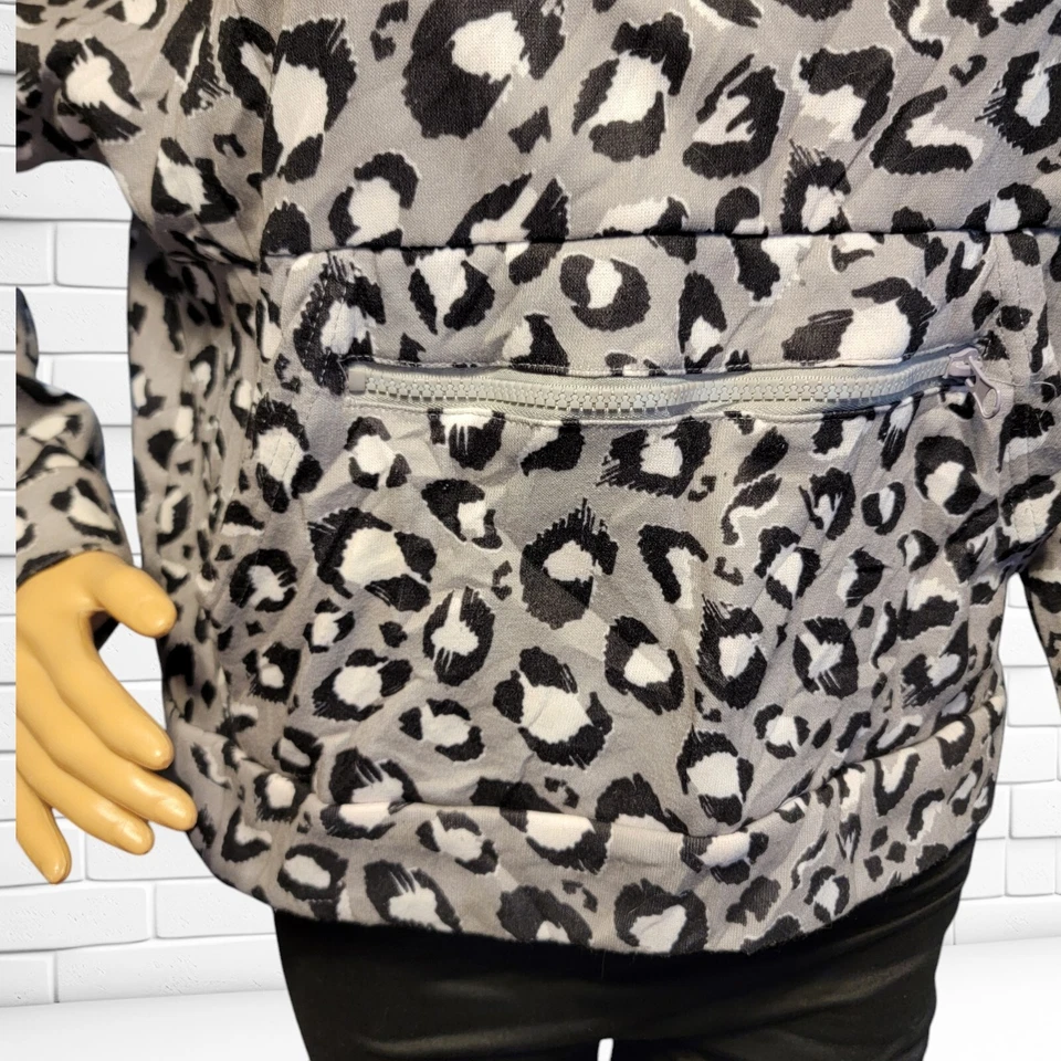 Adrienne Vittadini Sport Gray Cheetah Print Crop Top sz M 1/4 zip sweatshirt T33 - Image 3 of 4