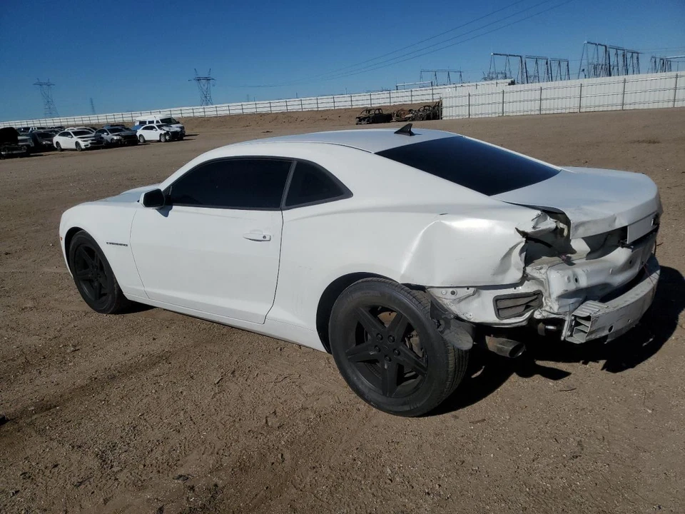 Conjunto de puerta delantera derecha usado se adapta a: Chevrolet Camaro Cpe 2011 delantero derecho Foto 3 de 4