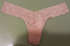Tanga Talla Única Victoria's Secret Nylon Encaje Beige Desnudo Nuevo Con Etiquetas