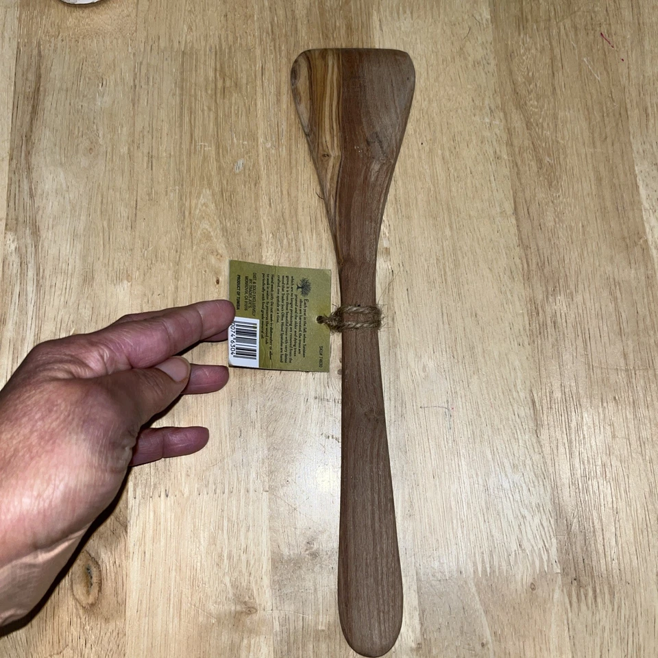Espátula de madera de olivo Trader Joe’s limitada hecha a mano NUEVA grande segura para servir mejor Foto 2 de 4