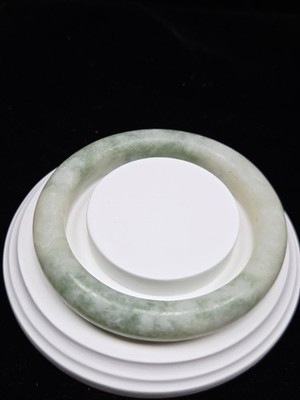 Armreif matt burmesisch grüner Jadeit 59 mm - natürliche transluzente Harmonie