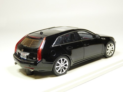 Luxury Collectibles 100945 1/43 2011 Cadillac CTS Wagon Resin Model Car - Picture 2 of 3