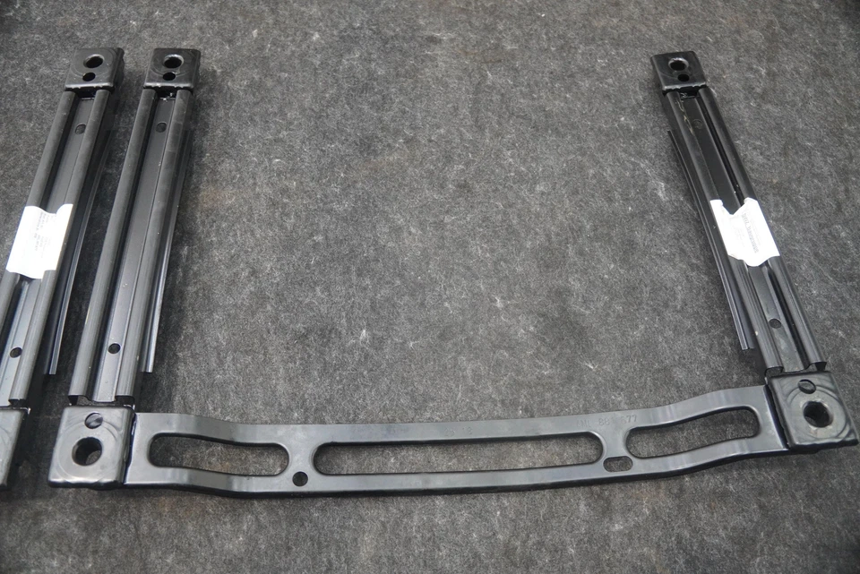 Juego de 2 soportes portadores de rieles de marco de asiento delantero 4ML881677 OEM Lamborghini Urus 2019 Foto 3 de 4