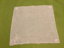 Mid-Century Modern White Embroidered Flowers With Scalloped Edge Hankie