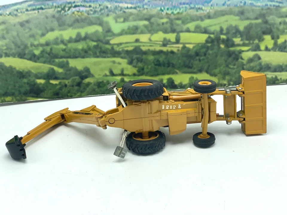 VTG 1/32 Ertl #1456 Ford 555 Backhoe Loader Yellow Construction Die Cast In Box - Image 4 of 4