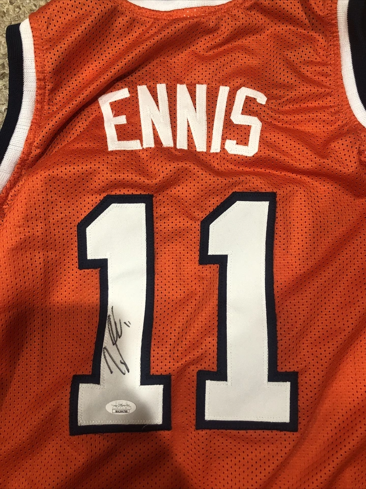 БАСКЕТБОЛЬНАЯ ФУТБОЛКА С АВТОГРАФОМ СИРАКУЗСКОГО ОРАНЖЕВОГО ТАЙЛЕРА ЭННИСА СЕРТИФИКАТ ПОДЛИННОСТИ JSA - Изображение 3 из 4