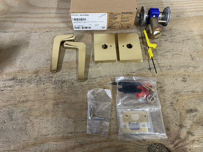 Emtek C5212ATNUS4 Athena Lever Modern Rectangular Rosette, Satin Brass *READ*
