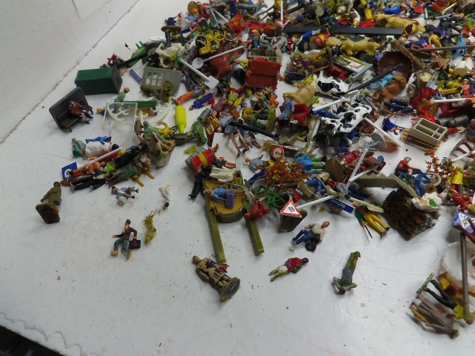 1/87 HO LOT PLUSIEURS CENTAINES DE figurines + accessoires noch busch ........ - Immagine 3 di 4