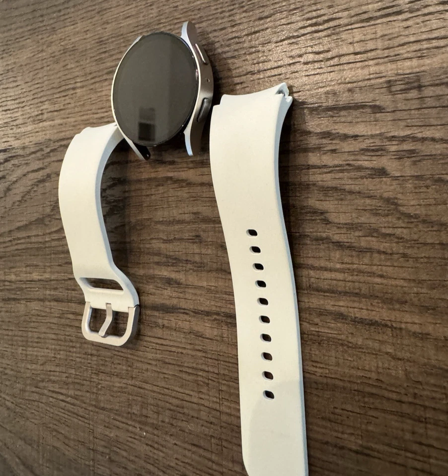 Samsung Galaxy Watch 6 SM-R935U Silver 40mm (LTE) Unlocked Open Box - Image 4 of 4