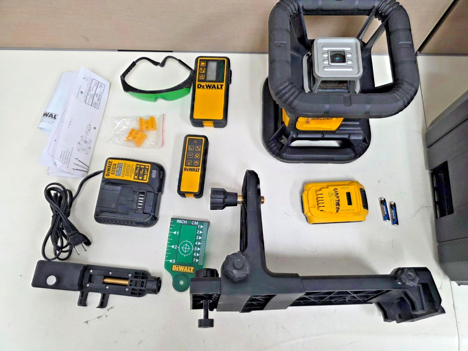 USED. DEWALT DW079LG 20V MAX Green Rotary Laser Kit Detector Remote TSTAK Case