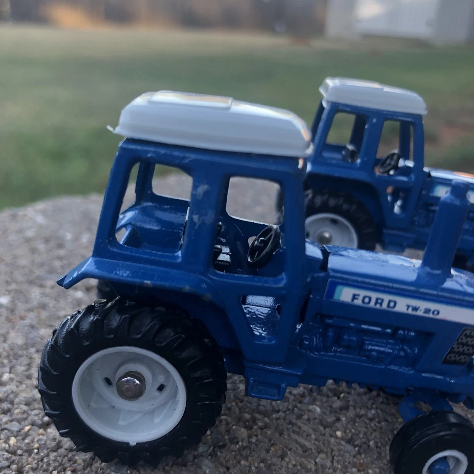 ERTL Blue Ford TW-20 Vintage 1:64 Scale Diecast Tractor Lot Of 2 - Image 3 of 4