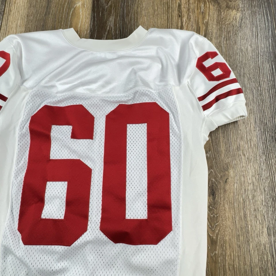 Camiseta deportiva emitida por el jugador de los Wisconsin Badgers para hombre 44 blanca cosida por el equipo de fútbol americano de la NCAA Foto 4 de 4