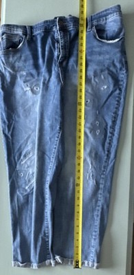 Universal Thread Plus Size Women's Cropped Distressed Blue Denim Jeans 5-Pocket